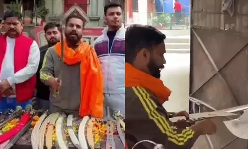 ಉತ್ತರ ಪ್ರದೇಶ| ಮನೆಮನೆಗೆ ತೆರಳಿ ಖಡ್ಗ ವಿತರಣೆ: ಹಿಂದೂ ರಕ್ಷಾ ದಳದ 6 ಕಾರ್ಯಕರ್ತರ ಬಂಧನ