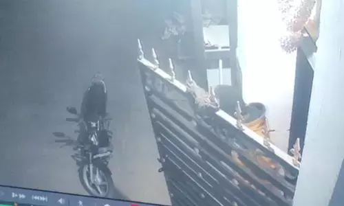 ಚಿತ್ತಾಪುರ | ಬಂಗಾರ, ಬೈಕ್ ಕಳ್ಳತನ : ಸಿಸಿಟಿವಿಯಲ್ಲಿ ದೃಶ್ಯ ಸೆರೆ