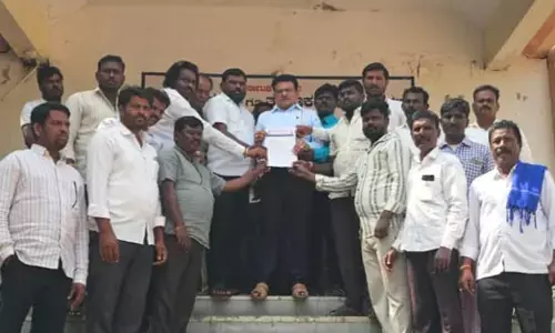 ಕನಕಗಿರಿ | ವಿರಾಪುರ ಗ್ರಾಮದಲ್ಲಿ ಮರ್ಯಾದಾ ಹತ್ಯೆ, ಕೊಲೆಗೆ ಪ್ರಚೋದನೆ ನೀಡಿದ ವ್ಯಕ್ತಿಗಳ ವಿರುದ್ಧ ಕ್ರಮಕ್ಕೆ ಒತ್ತಾಯ