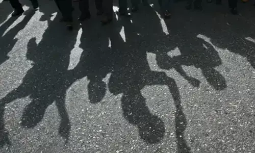 ಸ್ಥಳೀಯ ಸಂಸ್ಥೆಗಳ ಚುನಾವಣೆಗೆ ಟಿಕೆಟ್ ನಿರಾಕರಣೆ|ಎನ್‌ಸಿಪಿ ಕಚೇರಿಯ ಟಿವಿ, ಕಿಟಕಿಗಳನ್ನು ಧ್ವಂಸಗೊಳಿಸಿದ ಕಾರ್ಯಕರ್ತರು