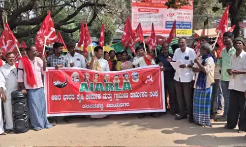 ಹರಪನಹಳ್ಳಿ | ವಿಬಿ–ಜಿ ರಾಮ್‌ಜಿ’ ಮಸೂದೆ ವಾಪಸ್‌ ಪಡೆಯಲು ಸಿಪಿಐನಿಂದ ಪ್ರತಿಭಟನೆ