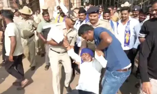 ಚಕ್ರವರ್ತಿ ಸೂಲಿಬೆಲೆಗೆ ಆಹ್ವಾನ ವಿರೋಧಿಸಿ ಪ್ರತಿಭಟನೆ; ಧಾರವಾಡ ಕೃಷಿ ವಿವಿ ವಿದ್ಯಾರ್ಥಿ ಸಂಘದ ಪದಗ್ರಹಣ ಕಾರ್ಯಕ್ರಮ ರದ್ದು