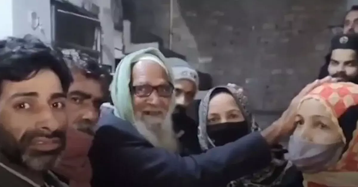 Uttar Pradesh | ಮೃತಪಟ್ಟಿದ್ದರು ಎಂದು ನಂಬಲಾದ ವ್ಯಕ್ತಿ 29 ವರ್ಷದ ಬಳಿಕ ಪ್ರತ್ಯಕ್ಷ! Uttar Pradesh | ಮೃತಪಟ್ಟಿದ್ದರು ಎಂದು ನಂಬಲಾದ ವ್ಯಕ್ತಿ 29 ವರ್ಷದ ಬಳಿಕ ಪ್ರತ್ಯಕ್ಷ!