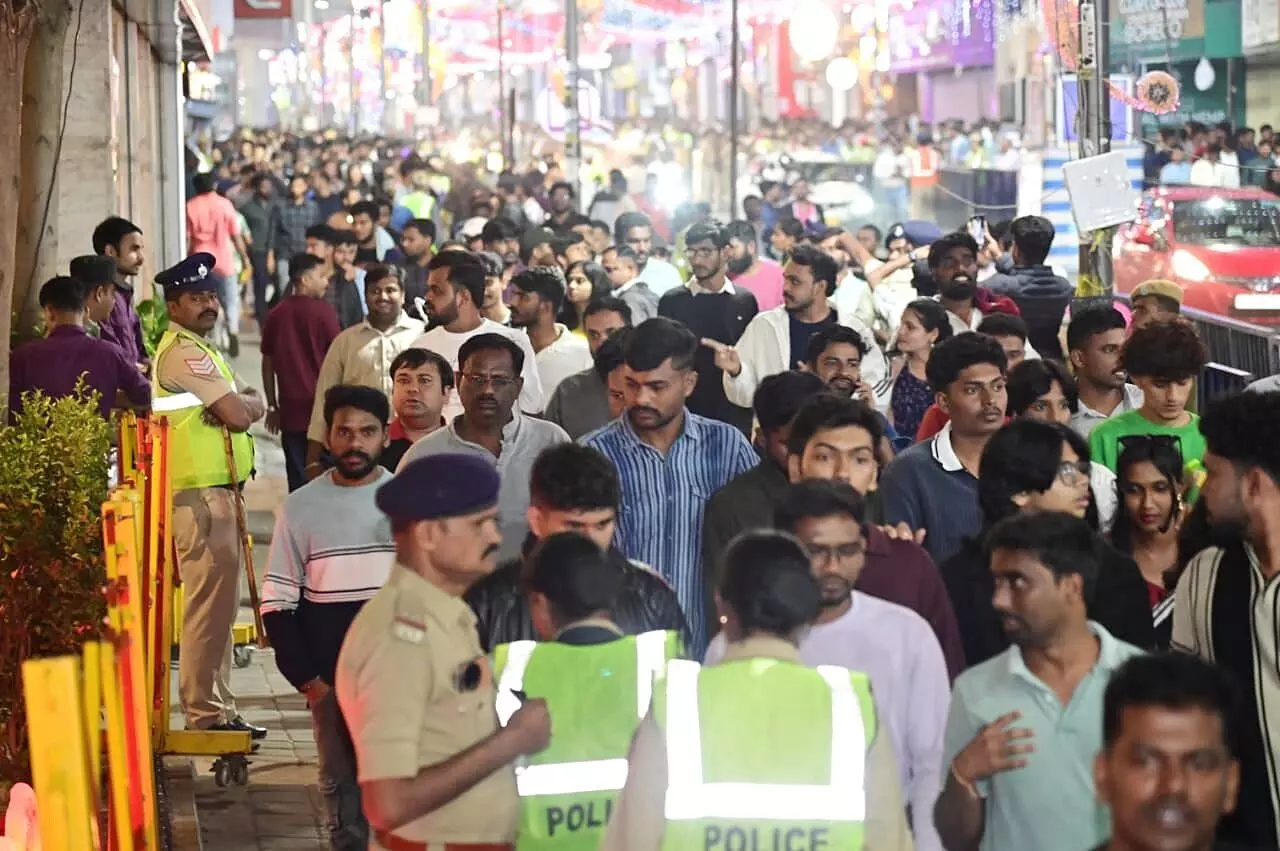 PHOTOS | ಬೆಂಗಳೂರಿನಲ್ಲಿ ಹೊಸ ವರ್ಷದ ಸಂಭ್ರಮಾಚರಣೆ