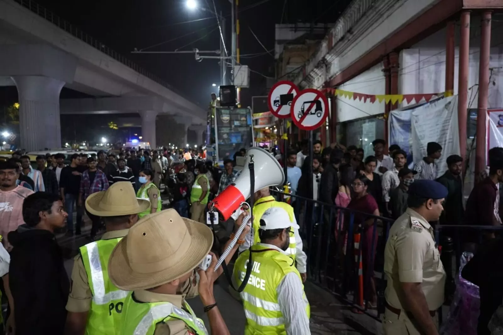 PHOTOS | ಬೆಂಗಳೂರಿನಲ್ಲಿ ಹೊಸ ವರ್ಷದ ಸಂಭ್ರಮಾಚರಣೆ