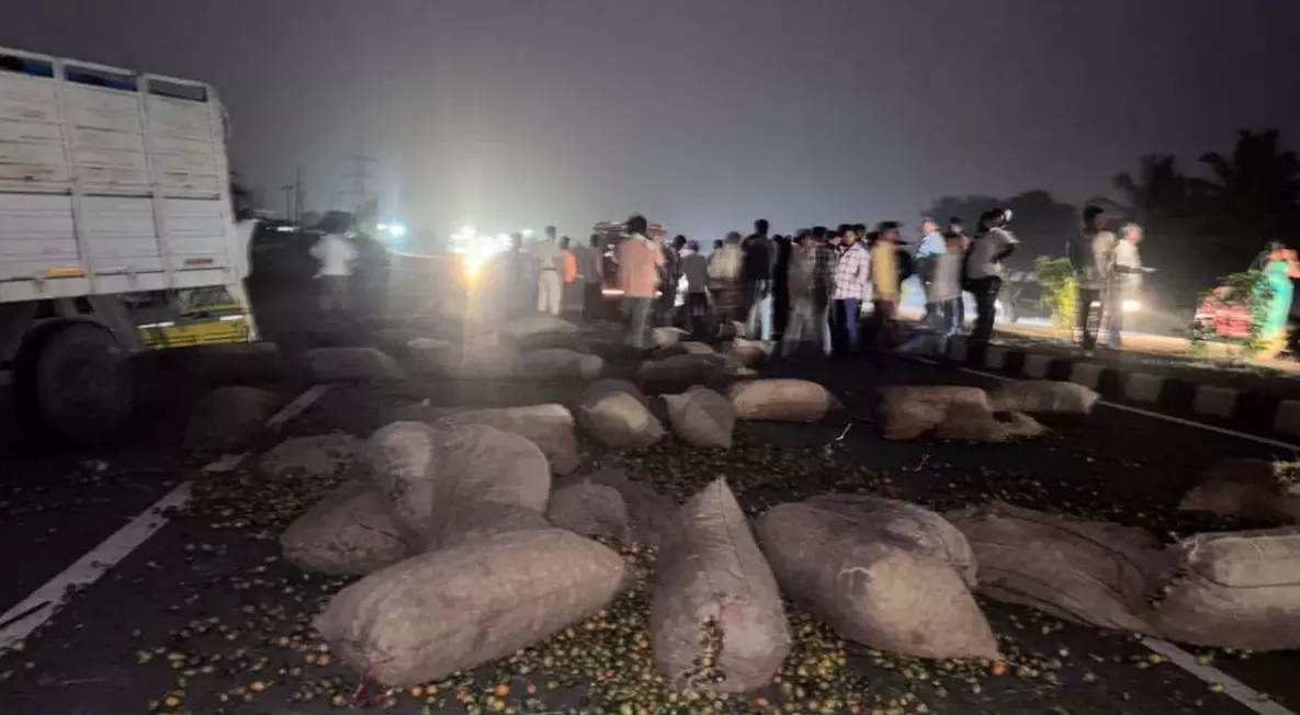 Hassan | ಟೈರ್ ಬ್ಲಾಸ್ಟ್ಗೆ ಪಿಕಪ್ ಪಲ್ಟಿ; ಮೂವರು ಸ್ಥಳದಲ್ಲೇ ಮೃತ್ಯು Hassan | ಟೈರ್ ಬ್ಲಾಸ್ಟ್ಗೆ ಪಿಕಪ್ ಪಲ್ಟಿ; ಮೂವರು ಸ್ಥಳದಲ್ಲೇ ಮೃತ್ಯು