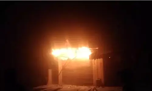 ಕೊಳ್ಳೇಗಾಲ | ಶಾರ್ಟ್ ಸರ್ಕ್ಯೂಟ್ ನಿಂದ ಅಂಗಡಿಯಲ್ಲಿ ಬೆಂಕಿ: ಅಪಾರ ನಷ್ಟ