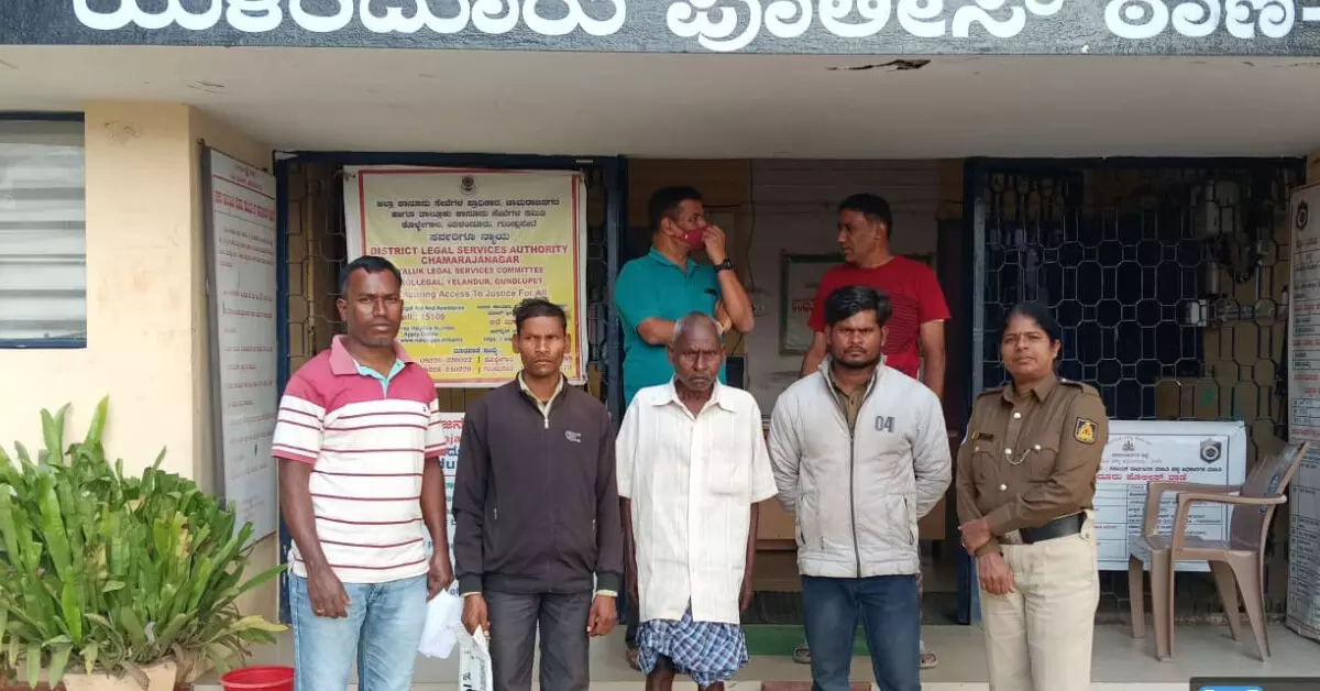 ಚಾಮರಾಜನಗರ | ವೃದ್ಧನನ್ನು ಕುಟುಂಬದವರೊಂದಿಗೆ ಸೇರಿಸಲು ನೆರವಾದ ಸಾಮಾಜಿಕ ಜಾಲತಾಣ ಚಾಮರಾಜನಗರ | ವೃದ್ಧನನ್ನು ಕುಟುಂಬದವರೊಂದಿಗೆ ಸೇರಿಸಲು ನೆರವಾದ ಸಾಮಾಜಿಕ ಜಾಲತಾಣ