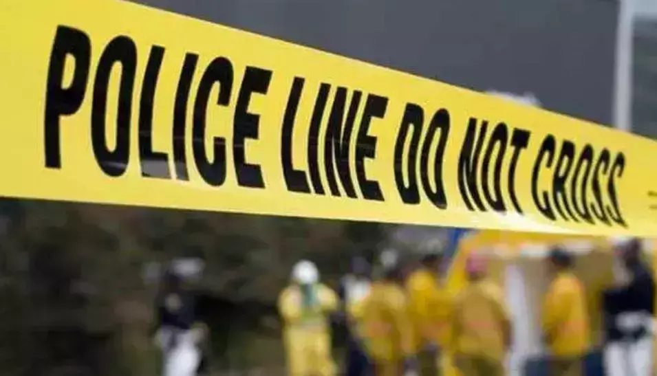 ಬೆಳಗಾವಿ| ಯುವಕನನ್ನು ಮರಕ್ಕೆ ಕಟ್ಟಿ ಹಾಕಿ ಥಳಿತ ಬೆಳಗಾವಿ| ಯುವಕನನ್ನು ಮರಕ್ಕೆ ಕಟ್ಟಿ ಹಾಕಿ ಥಳಿತ