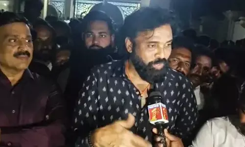 ಬಳ್ಳಾರಿ ಘರ್ಷಣೆ : ಜನಾರ್ಧನ ರೆಡ್ಡಿ, ಶ್ರೀರಾಮುಲು ಸೇರಿದಂತೆ 11 ಮಂದಿ ವಿರುದ್ಧ ಪ್ರಕರಣ ದಾಖಲು