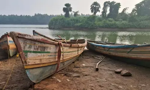 ಬ್ರಹ್ಮಾವರ: ಅಕ್ರಮ ಮರಳುಗಾರಿಕೆ ಆರೋಪ; 17 ದೋಣಿಗಳು ವಶ
