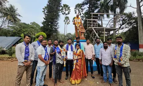 BELAGAVI | ಕುಟುಂಬದ ವಿರೋಧ ಹಿನ್ನೆಲೆ: ಅಂಬೇಡ್ಕರ್ ಪ್ರತಿಮೆ ಎದುರು ವಿವಾಹವಾದ ಪ್ರೇಮಿಗಳು