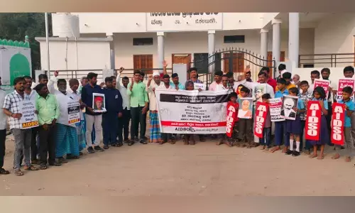 ಕಾಳಗಿ | ಸರ್ಕಾರಿ ಶಾಲೆ ಮುಚ್ಚಲು ವಿರೋಧ : ಎಐಡಿಎಸ್ಓ ನೇತೃತ್ವದಲ್ಲಿ ಪಾಲಕರು, ವಿದ್ಯಾರ್ಥಿಗಳ ಪ್ರತಿಭಟನೆ