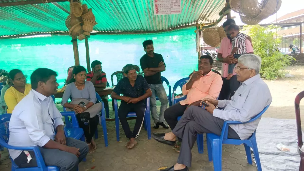 ಮುಂದುವರಿದ ಕೊರಗರ ಧರಣಿ: ಜಯಪ್ರಕಾಶ್ ಹೆಗ್ಡೆ ಭೇಟಿ ಮುಂದುವರಿದ ಕೊರಗರ ಧರಣಿ: ಜಯಪ್ರಕಾಶ್ ಹೆಗ್ಡೆ ಭೇಟಿ