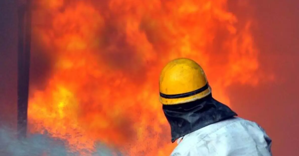 Andhra Pradesh | ONGC ತೈಲ ಬಾವಿಯಲ್ಲಿ ಅನಿಲ ಸೋರಿಕೆ; ಬೆಂಕಿ ಅವಘಡ, ಗ್ರಾಮದ ಜನರ ಸ್ಥಳಾಂತರ Andhra Pradesh | ONGC ತೈಲ ಬಾವಿಯಲ್ಲಿ ಅನಿಲ ಸೋರಿಕೆ; ಬೆಂಕಿ ಅವಘಡ, ಗ್ರಾಮದ ಜನರ ಸ್ಥಳಾಂತರ