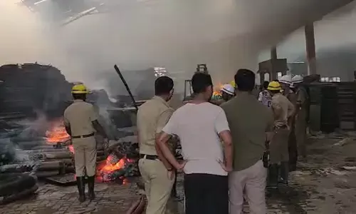 ಬೈಕಂಪಾಡಿ : ಪ್ಲೈವುಡ್‌ ಫ್ಯಾಕ್ಟರಿಯಲ್ಲಿ ಬೆಂಕಿ‌ ಆಕಸ್ಮಿಕ; ಅಪಾರ ನಷ್ಟ