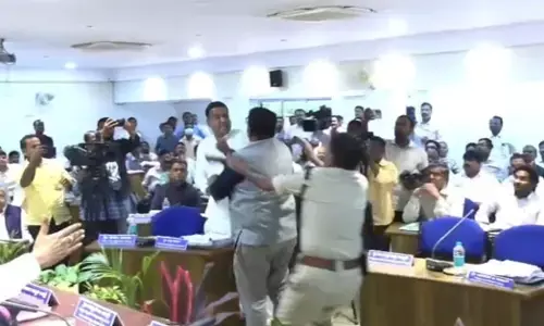 Bidar | ಕೆಡಿಪಿ ಸಭೆಯಲ್ಲಿ ಕೈ ಕೈ ಮಿಲಾಯಿಸಿದ ಹುಮನಾಬಾದ್ ಎಂಎಲ್ಎ, ಎಂಎಲ್‌ಸಿ!