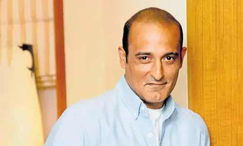 ಒಂದೇ ವರ್ಷದಲ್ಲಿ ಎರಡು ವಿಲನ್ ಪಾತ್ರಗಳಿಂದ 2000 ಕೋಟಿ ರೂ. ಮೀರಿ ಕಲೆಕ್ಷನ್ ಮಾಡಿದ ದಾಖಲೆ ಬರೆದ ಅಕ್ಷಯ್ ಖನ್ನಾ!