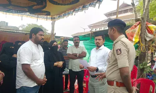 ಮಲ್ಪೆ ಮಹಾಲಕ್ಷ್ಮೀ ಬ್ಯಾಂಕ್ ಅವ್ಯವಹಾರ ತನಿಖೆ ವಿಳಂಬ ವಿರೋಧಿಸಿ ಸಂತ್ರಸ್ತರಿಂದ ಧರಣಿ