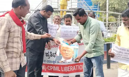 ವೆನೆಝುವೆಲಾ ಆಕ್ರಮಣ ಖಂಡಿಸಿ ರಾಯಚೂರಿನಲ್ಲಿ ಪ್ರತಿಭಟನೆ; ಟ್ರಂಪ್ ಪ್ರತಿಕೃತಿ ದಹನ