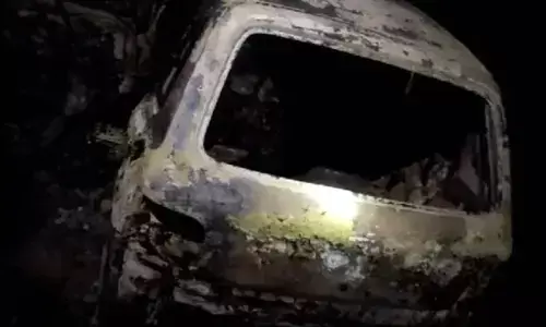 HONNAVARA | ಮರಕ್ಕೆ ಢಿಕ್ಕಿ ಹೊಡೆದು ಕಾರು ಬೆಂಕಿಗಾಹುತಿ: ಇಬ್ಬರು ಸಜೀವ ದಹನ