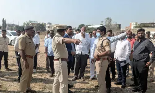 ಚಿತ್ತಾಪುರ | ಸೇಂದಿ ಡಿಪೋಗೆ ಎಸ್ಪಿ ಅಡ್ಡೂರು ಶ್ರೀನಿವಾಸಲು ಭೇಟಿ : ಪರಿಶೀಲನೆ