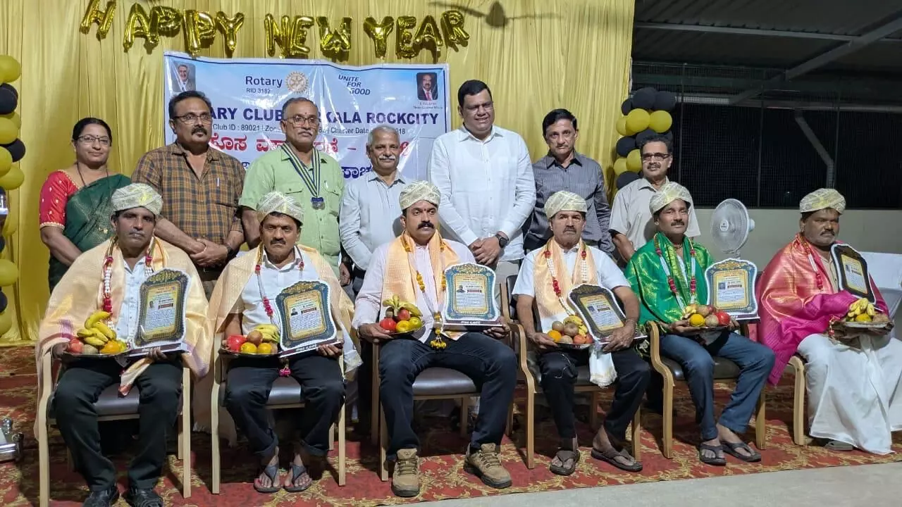 ಕಾರ್ಕಳ: ರೋಟರಿಯಿಂದ ‘ವೃತ್ತಿ ಸೇವಾ ಮಾಸಾಚಾರಣೆ; ಸಾಧಕರಿಗೆ ಸನ್ಮಾನ ಕಾರ್ಕಳ: ರೋಟರಿಯಿಂದ ‘ವೃತ್ತಿ ಸೇವಾ ಮಾಸಾಚಾರಣೆ; ಸಾಧಕರಿಗೆ ಸನ್ಮಾನ