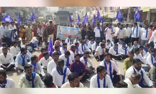 ಶಹಾಪುರ | ಜಯಮ್ಮ ಸಾವು ಪ್ರಕರಣ : ಸಮಗ್ರ ತನಿಖೆ ನಡೆಸುವಂತೆ ಆಗ್ರಹಿಸಿ ಮಾದಿಗ ಸಮುದಾಯಗಳ ಒಕ್ಕೂಟದಿಂದ ಬೃಹತ್ ಪ್ರತಿಭಟನೆ