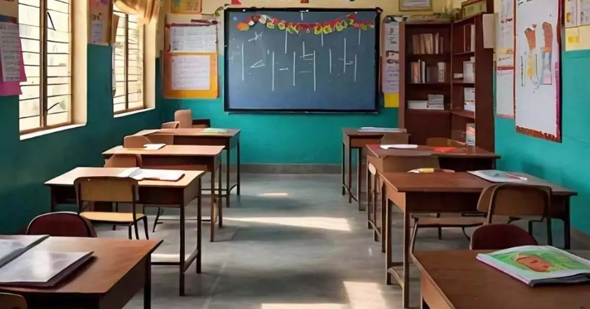 ಕೇರಳ | ಶಾಲಾ ಬ್ಯಾಗ್ ಗಳ ಹೊರೆ ಇಳಿಕೆ, ಲಾಸ್ಟ್ ಬೆಂಚ್ ಸಿಸ್ಟಮ್ ಗೂ ವಿರಾಮ! ಕೇರಳ | ಶಾಲಾ ಬ್ಯಾಗ್ ಗಳ ಹೊರೆ ಇಳಿಕೆ, ಲಾಸ್ಟ್ ಬೆಂಚ್ ಸಿಸ್ಟಮ್ ಗೂ ವಿರಾಮ!