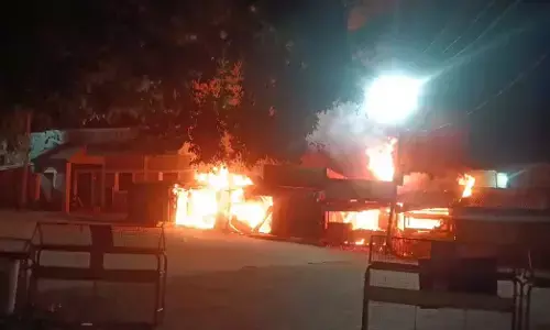 ಚಾಮರಾಜನಗರ:  ಅಗ್ನಿ ಆಕಸ್ಮಿಕ; ಏಳು ಅಂಗಡಿಗಳು ಸಂಪೂರ್ಣ ಭಸ್ಮ