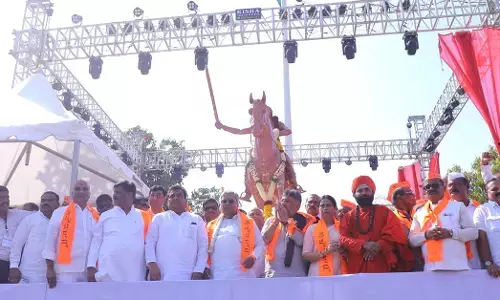 ವಿಜಯಪುರ | ಕಿತ್ತೂರು ಚೆನ್ನಮ್ಮ ಅವರ ಭವ್ಯ ಪ್ರತಿಮೆ ಅನಾವರಣಗೊಳಿಸಿದ ಸಿಎಂ ಸಿದ್ದರಾಮಯ್ಯ