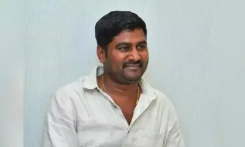 ವಿಜಯನಗರ |  ಕಾರು ನಿಯಂತ್ರಣ ತಪ್ಪಿ ಮರಕ್ಕೆ ಢಿಕ್ಕಿ : ಓರ್ವ ಮೃತ್ಯು