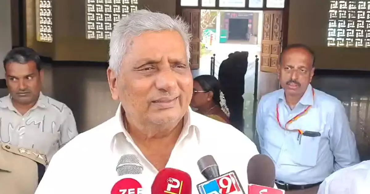 ರಾಜ್ಯದ ಶಾಲೆಗಳಲ್ಲಿ ಮಲಯಾಳಂ ಕಲಿಕೆ ಸಾಧ್ಯವಿಲ್ಲ : ಸಚಿವ ಕೆ.ವೆಂಕಟೇಶ್ ರಾಜ್ಯದ ಶಾಲೆಗಳಲ್ಲಿ ಮಲಯಾಳಂ ಕಲಿಕೆ ಸಾಧ್ಯವಿಲ್ಲ : ಸಚಿವ ಕೆ.ವೆಂಕಟೇಶ್