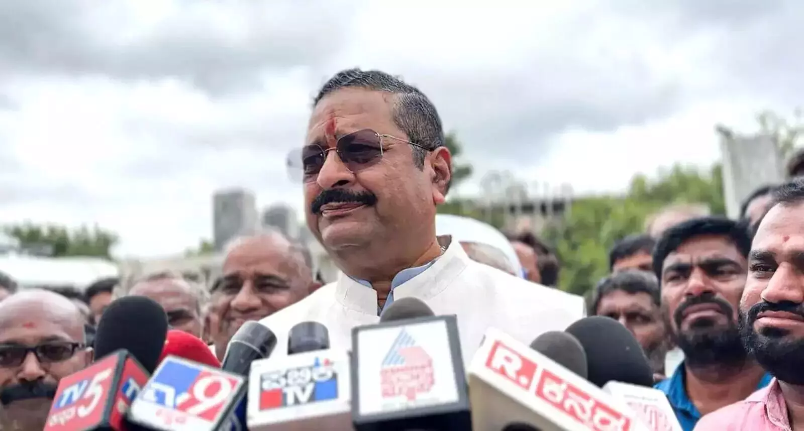 ಸಿದ್ದರಾಮಯ್ಯನವರಿಗೆ ಶಕ್ತಿ ಪ್ರದರ್ಶನ ಮಾಡಲು ಅಧಿಕಾರವಿದೆ; ಡಿಕೆಶಿಗೆ ಶಕ್ತಿ ಇದ್ದರೆ ಪ್ರದರ್ಶಿಸಲಿ : ಯತ್ನಾಳ್ ಸಿದ್ದರಾಮಯ್ಯನವರಿಗೆ ಶಕ್ತಿ ಪ್ರದರ್ಶನ ಮಾಡಲು ಅಧಿಕಾರವಿದೆ; ಡಿಕೆಶಿಗೆ ಶಕ್ತಿ ಇದ್ದರೆ ಪ್ರದರ್ಶಿಸಲಿ : ಯತ್ನಾಳ್