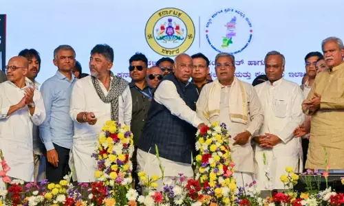 ಧರ್ಮ, ದೇವರ ಹೆಸರಿನಲ್ಲಿ ಪ್ರಧಾನಿ ಮೋದಿ ದೇಶವನ್ನೇ ಲೂಟಿ ಮಾಡುತ್ತಿದ್ದಾರೆ : ಮಲ್ಲಿಕಾರ್ಜುನ ಖರ್ಗೆ