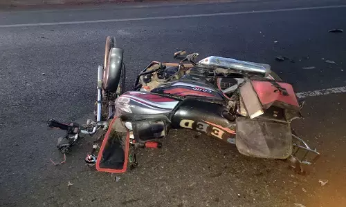 Hubballi | ಅಪರಿಚಿತ ವಾಹನ ಢಿಕ್ಕಿ: ಬೈಕ್ ಸವಾರ ಮೃತ್ಯು, ಸಹಸವಾರ ಗಂಭೀರ