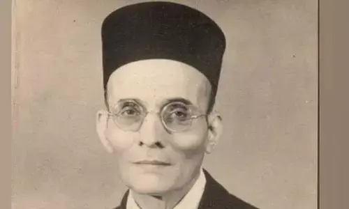 ಸಂಸತ್ತಿನಿಂದ ಸಾವರ್ಕರ್ ಭಾವಚಿತ್ರ ತೆಗೆಯುವಂತೆ ಕೋರಿದ್ದ ಅರ್ಜಿಗೆ ಸುಪ್ರೀಂ ಕೋರ್ಟ್ ತಿರಸ್ಕಾರ