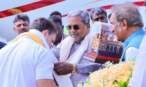 ಮೈಸೂರಿಗೆ ಬಂದಿಳಿದ ರಾಹುಲ್‌ ಗಾಂಧಿಯನ್ನು ಸ್ವಾಗತಿಸಿದ ಸಿಎಂ, ಡಿಸಿಎಂ
