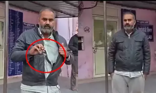 ತನಗೆ ಕಚ್ಚಿದ ಹಾವನ್ನು ಜೇಬಿನಲ್ಲಿ ಹಾಕಿಕೊಂಡು ಆಸ್ಪತ್ರೆಗೆ ಬಂದ ಇ-ರಿಕ್ಷಾ ಚಾಲಕ!