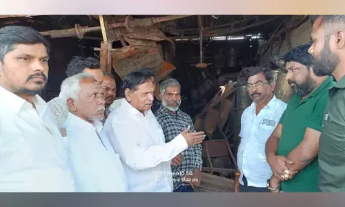 ಔರಾದ್ | ಅಂಗಡಿಗಳಿಗೆ ಬೆಂಕಿ : ಸರಕಾರದಿಂದ ಪರಿಹಾರದ ಭರವಸೆ ನೀಡಿದ ಡಾ. ಭೀಮಸೇನರಾವ್ ಶಿಂಧೆ