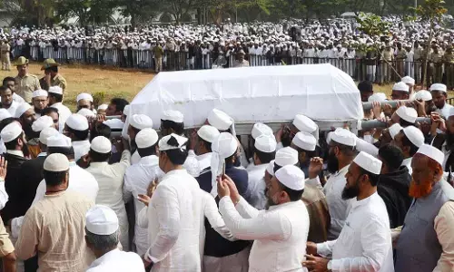 ಸಕಲ ಸರಕಾರಿ ಗೌರವಗಳೊಂದಿಗೆ ಮೌಲಾನಾ ಸಗೀರ್ ಅಹ್ಮದ್ ಖಾನ್ ರಶಾದಿ ಅಂತ್ಯಕ್ರಿಯೆ