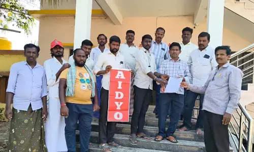 Raichur | ಮಮದಾಪುರ ಗ್ರಾಮದಲ್ಲಿ ಬೀದಿ ನಾಯಿಗಳ ಹಾವಳಿ ತಡೆಯಲು ಎಐಡಿವೈಓ ಆಗ್ರಹ