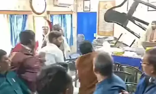 West Bengal | S I R ವಿಚಾರಣೆ; ಬಿಡಿಒ ಕಚೇರಿಗಳಿಗೆ ಗುಂಪು ದಾಳಿ, ಇನ್ಸ್‌ಪೆಕ್ಟರ್‌ ಗೆ ಗಂಭೀರ ಗಾಯ