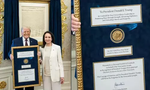 ಟ್ರಂಪ್ ಗೆ ನೊಬೆಲ್ ಶಾಂತಿ ಪ್ರಶಸ್ತಿ ಪದಕ ನೀಡಿದ ಮಚಾದೊ; ನೊಬೆಲ್ ಪ್ರಶಸ್ತಿ ವರ್ಗಾಯಿಸಬಹುದೆ?