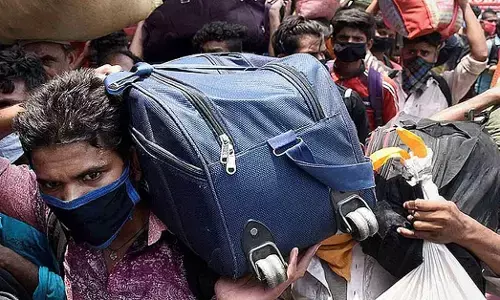 ಪಶ್ಚಿಮ ಬಂಗಾಳ| ವಲಸೆ ಕಾರ್ಮಿಕರ ಮೇಲೆ ದಾಳಿ: ಮುರ್ಷಿದಾಬಾದ್‌ನಲ್ಲಿ ಸ್ಥಳೀಯರಿಂದ ಪ್ರತಿಭಟನೆ