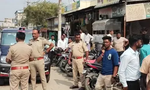 ಯಾದಗಿರಿ | ಹಾಡಹಗಲೇ ಕಾರಿನಲ್ಲಿಟ್ಟಿದ್ದ ಹಣ-ಚಿನ್ನಾಭರಣ ಕಳವು : ಪ್ರಕರಣ ದಾಖಲು