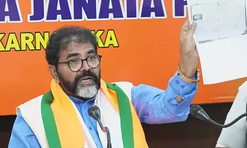 ಸಂವಿಧಾನದ ಅಡಿಯಲ್ಲೇ ನಿಮಗೆ ಪಾಠ ಕಲಿಸುತ್ತೇವೆ : ಶಾಸಕ ಭರತ್ ರೆಡ್ಡಿಗೆ ಛಲವಾದಿ ನಾರಾಯಣಸ್ವಾಮಿ ತಿರುಗೇಟು