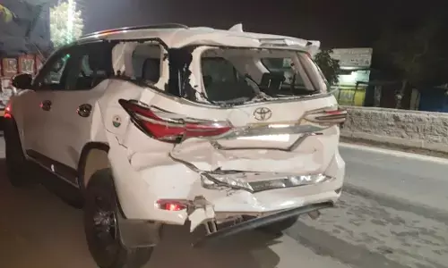 ಯಾದಗಿರಿ | ಮಾಜಿ ಸಚಿವ ರಾಜೂ ಗೌಡ ಅವರ ಕಾರಿಗೆ ಟ್ರಕ್ ಢಿಕ್ಕಿ : ಪ್ರಾಣಾಪಾಯದಿಂದ ಪಾರು