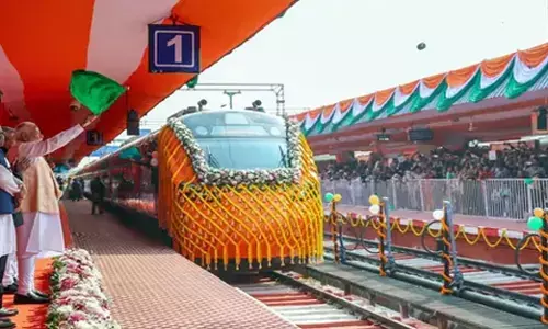 ಭಾರತದ ಮೊದಲ ವಂದೇ ಭಾರತ್ ಸ್ಲೀಪರ್ ರೈಲಿಗೆ ಪ್ರಧಾನಿ ಮೋದಿ ಹಸಿರು ನಿಶಾನೆ