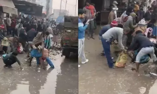 Bihar | ರಸ್ತೆ ಅಪಘಾತದಲ್ಲಿ ಮೃತಪಟ್ಟ ಬಾಲಕ: ಪಿಕಪ್ ವ್ಯಾನ್‌ನಿಂದ ಮೀನು ಹೊತ್ತೊಯ್ದ ದಾರಿಹೋಕರು!